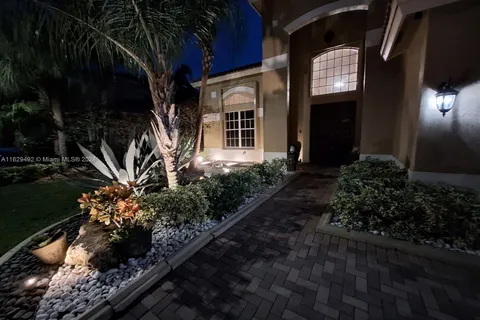 4125 Amber Ln, Weston FL 33331