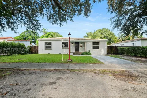 540 Cardinal St, Miami Springs FL 33166