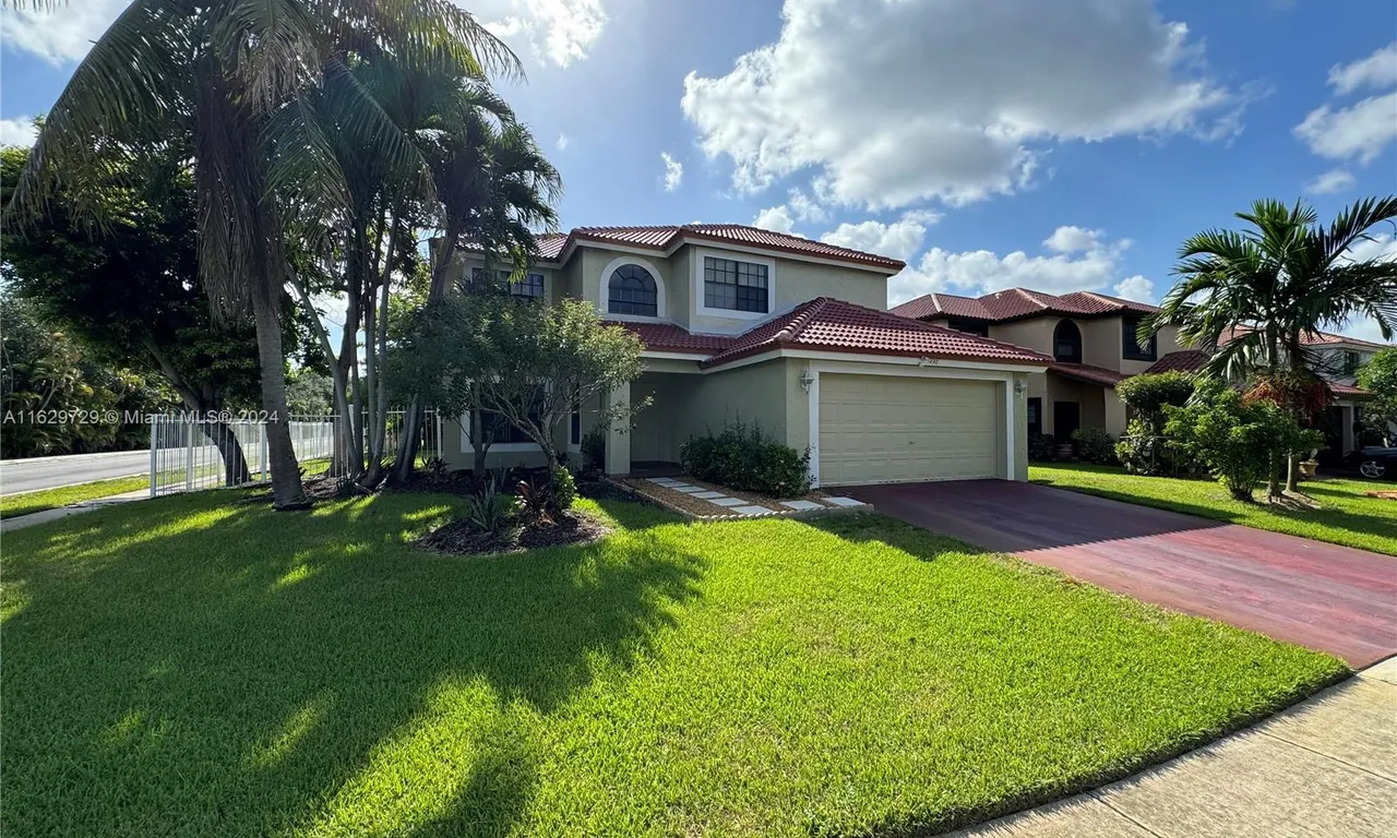 1450 SW 87th Way, Pembroke Pines FL 33025