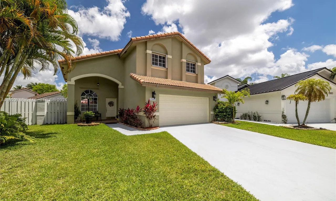 17643 SW 5th St, Pembroke Pines FL 33029