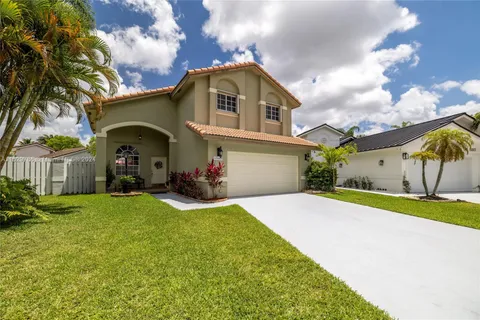 17643 SW 5th St, Pembroke Pines FL 33029