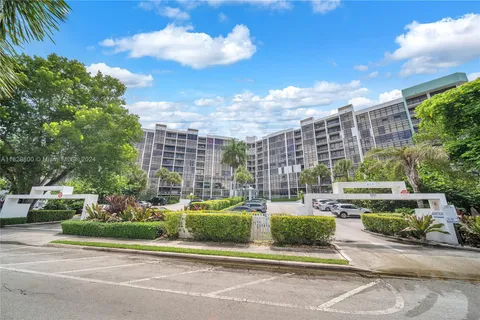 400 Leslie Dr # 228, Hallandale Beach FL 33009