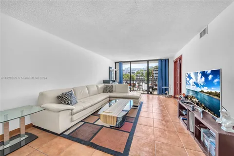 400 Leslie Dr # 228, Hallandale Beach FL 33009