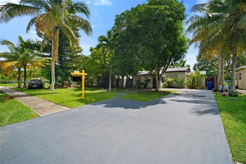 1950 NE 182nd St, North Miami Beach FL 33162