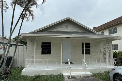 2742 Pierce St, Hollywood FL 33020