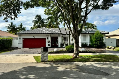 8939 NW 165th Ter, Miami Lakes FL 33018