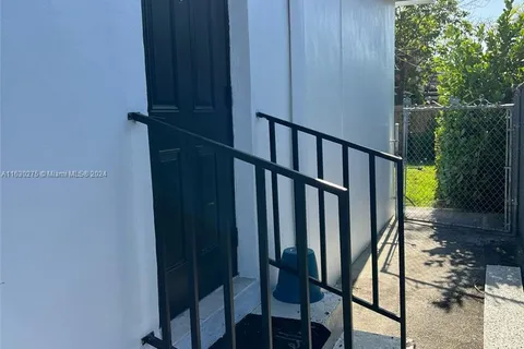 2788 SW 33rd Ct # B, Miami FL 33133
