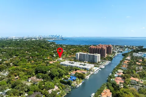 111 Edgewater Dr # 2A, Coral Gables FL 33133