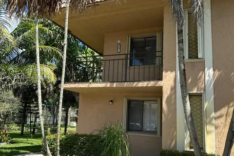 193 Lakeview Dr # 201, Weston FL 33326