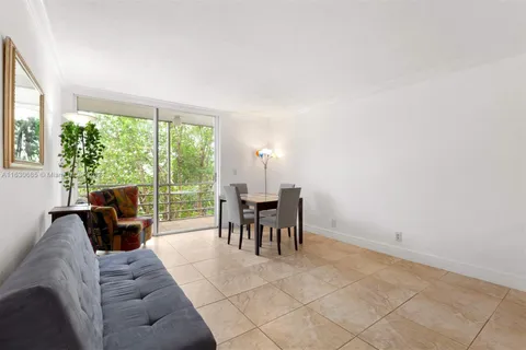 2935 NE 163rd St # 3F, North Miami Beach FL 33160