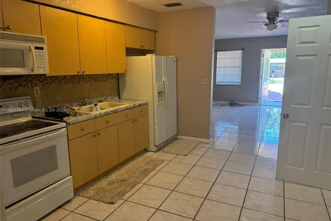 2120 NW 27th St # 1, Oakland Park FL 33311