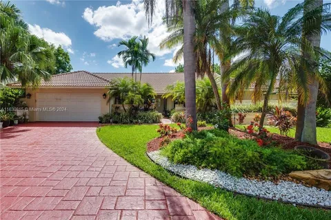 899 NW 107th Ln, Coral Springs FL 33071