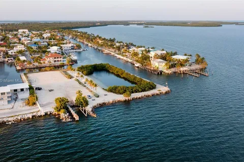 102 Marina Ave, Key Largo FL 33037