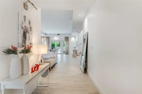 16 Turtle Walk, Key Biscayne FL 33149