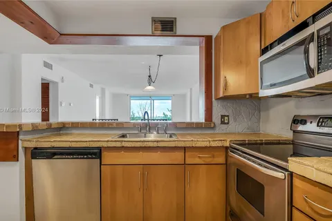 3660 NE 166th St # 603, North Miami Beach FL 33160