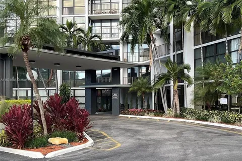 800 Parkview Dr # 430, Hallandale Beach FL 33009