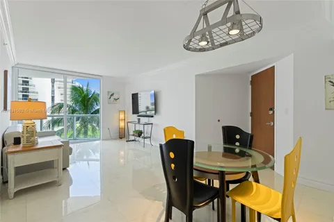 6365 Collins Ave # 911, Miami Beach FL 33141