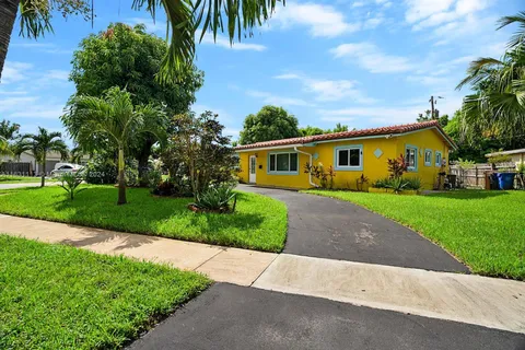 4400 NW 30th Ct, Lauderdale Lakes FL 33313