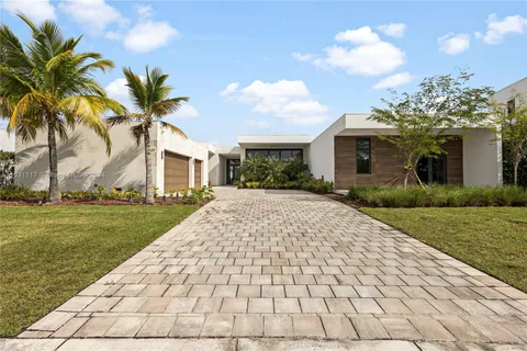 16539 N Botaniko Dr N, Weston FL 33326