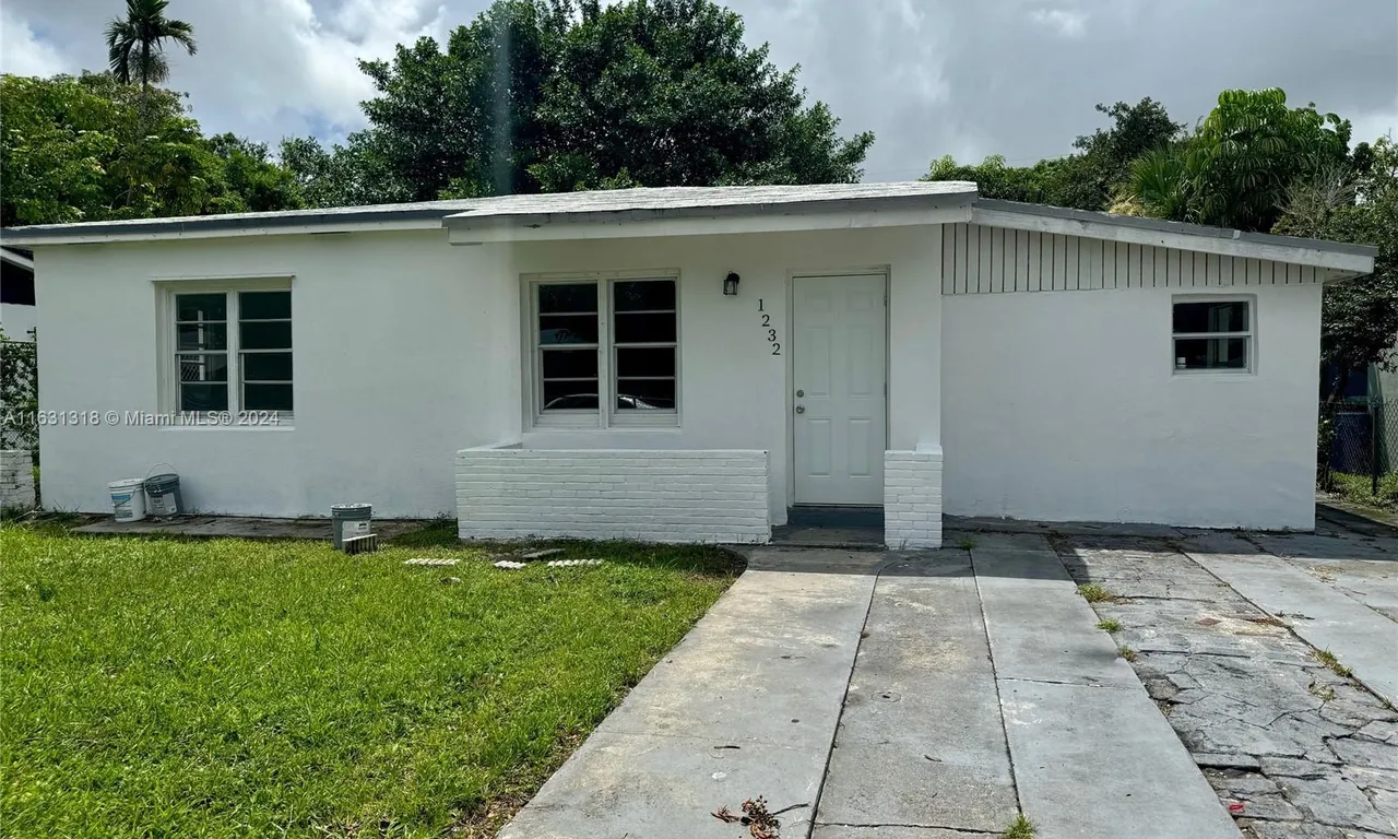 1232 NW 51st St, Miami FL 33142