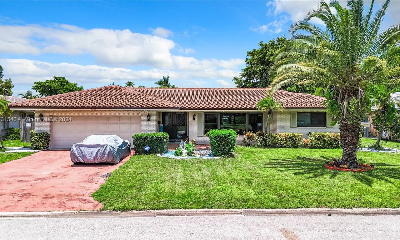 10331 NW 39th Pl, Coral Springs FL 33065