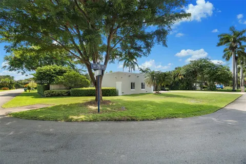 7505 SW 139th St, Palmetto Bay FL 33158