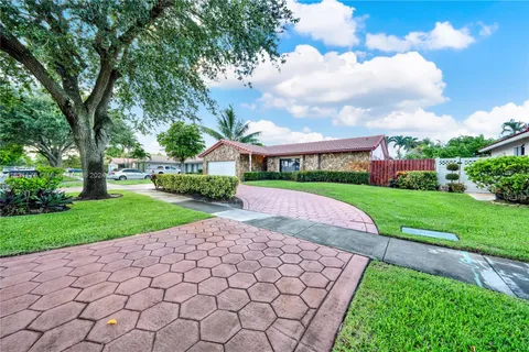 9693 NW 28th St, Coral Springs FL 33065