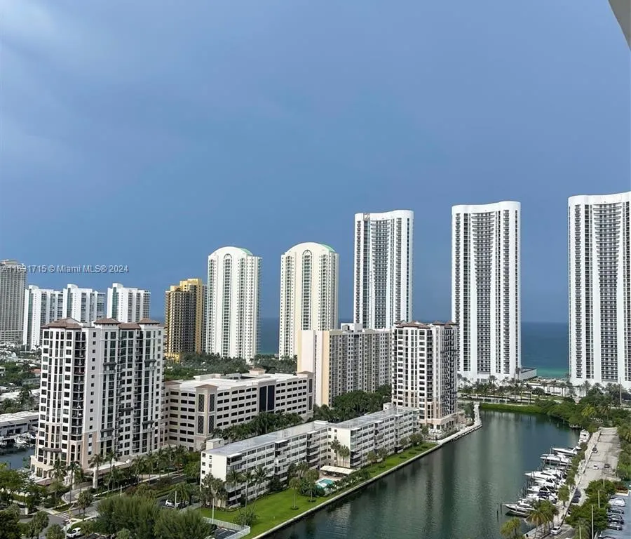 500 Bayview Dr, Sunny Isles Beach FL 33160