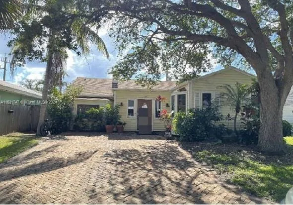 528 N Palmway, Lake Worth FL 33460