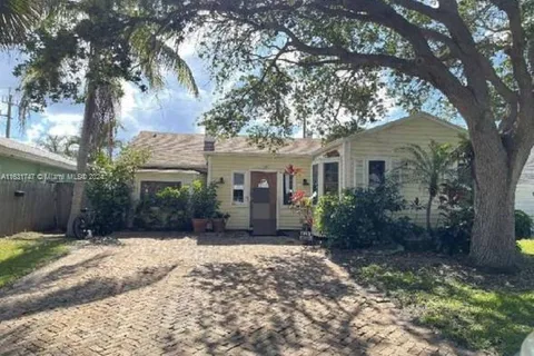 528 N Palmway, Lake Worth FL 33460