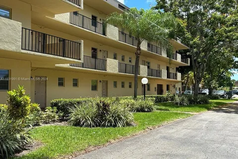 151 Berkley Rd # 104, Hollywood FL 33024