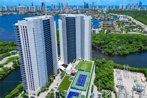 16385 Biscayne Blvd # 217, North Miami Beach FL 33160