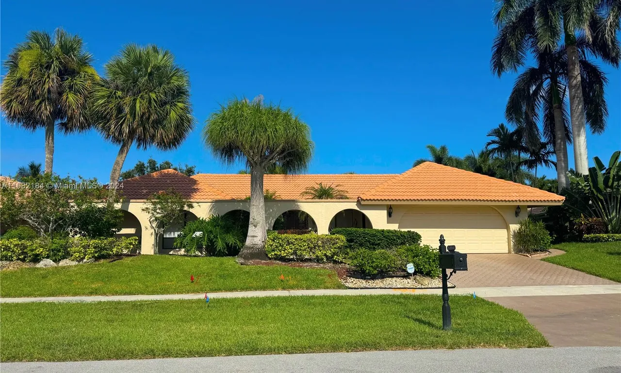 5884 Pinebrook Dr, Boca Raton FL 33433