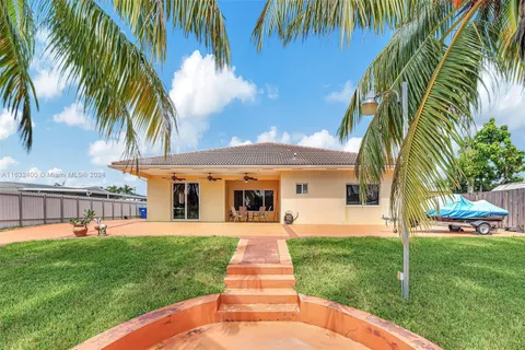 17205 NW 87th Ave, Hialeah FL 33015