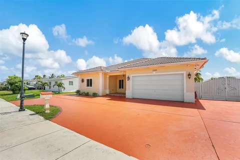 17205 NW 87th Ave, Hialeah FL 33015