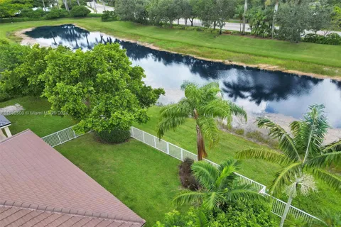 760 Tulip Cir, Weston FL 33327