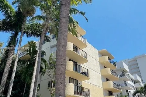 1673 Bay Rd # 405, Miami Beach FL 33139