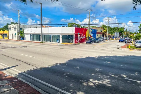 300 SW 17th Ave, Miami FL 33135