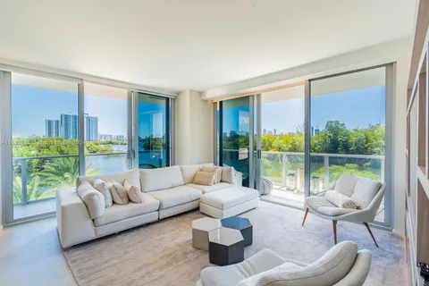 16385 Biscayne Blvd # 315, North Miami Beach FL 33160