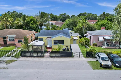 1042 NW 76th St, Miami FL 33150