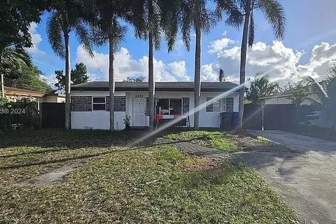 6204 Wiley St, Hollywood FL 33023