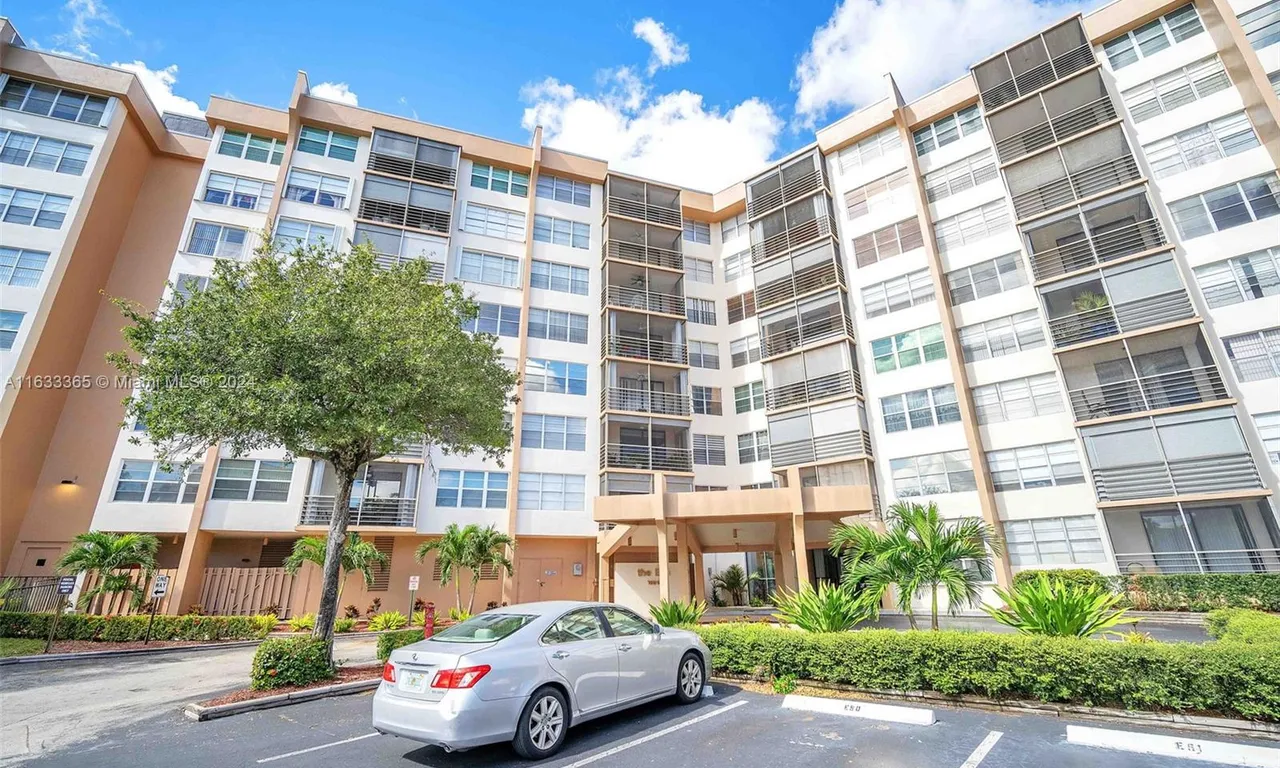 1000 Saint Charles Pl # 512, Pembroke Pines FL 33026