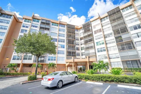 1000 Saint Charles Pl # 512, Pembroke Pines FL 33026