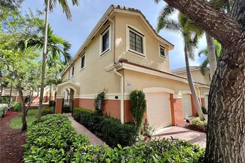 3834 Tree Top Dr, Weston FL 33332