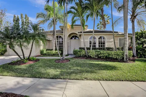 2526 Eagle Run Cir, Weston FL 33327