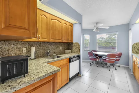 1502 Cayman # H3, Coconut Creek FL 33066