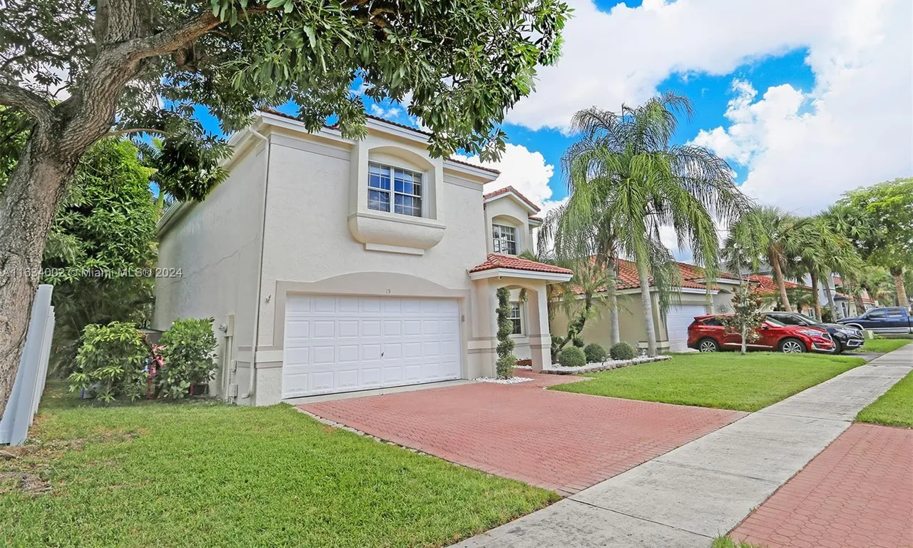 15 Gables Blvd, Weston FL 33326