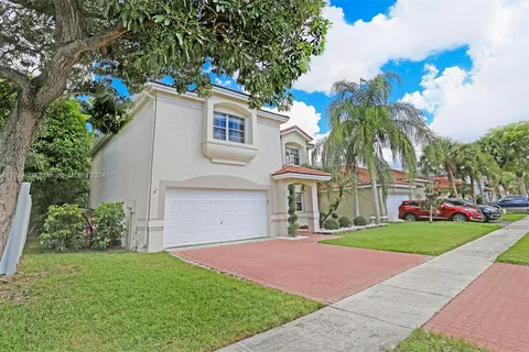 15 Gables Blvd, Weston FL 33326