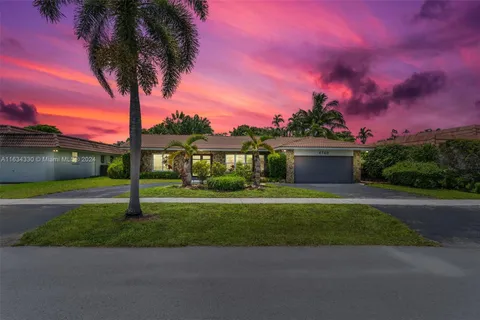 4740 Sarazen Dr, Hollywood FL 33021