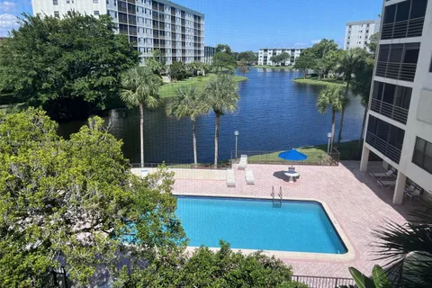 2307 S Cypress Bend Dr # 406A, Pompano Beach FL 33069